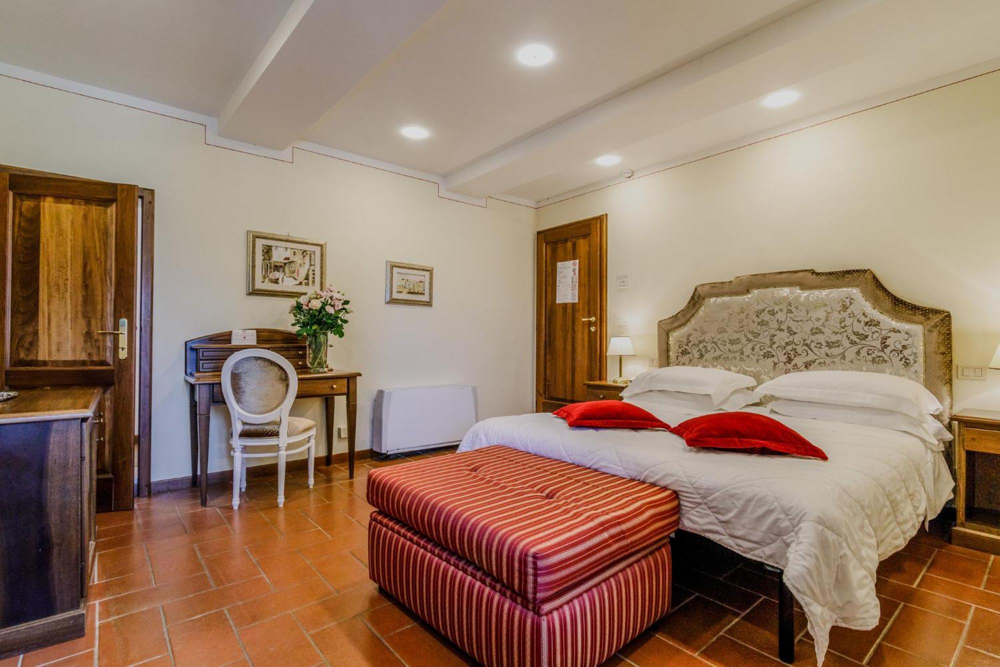 Lecchi Wellness Hotel 4*