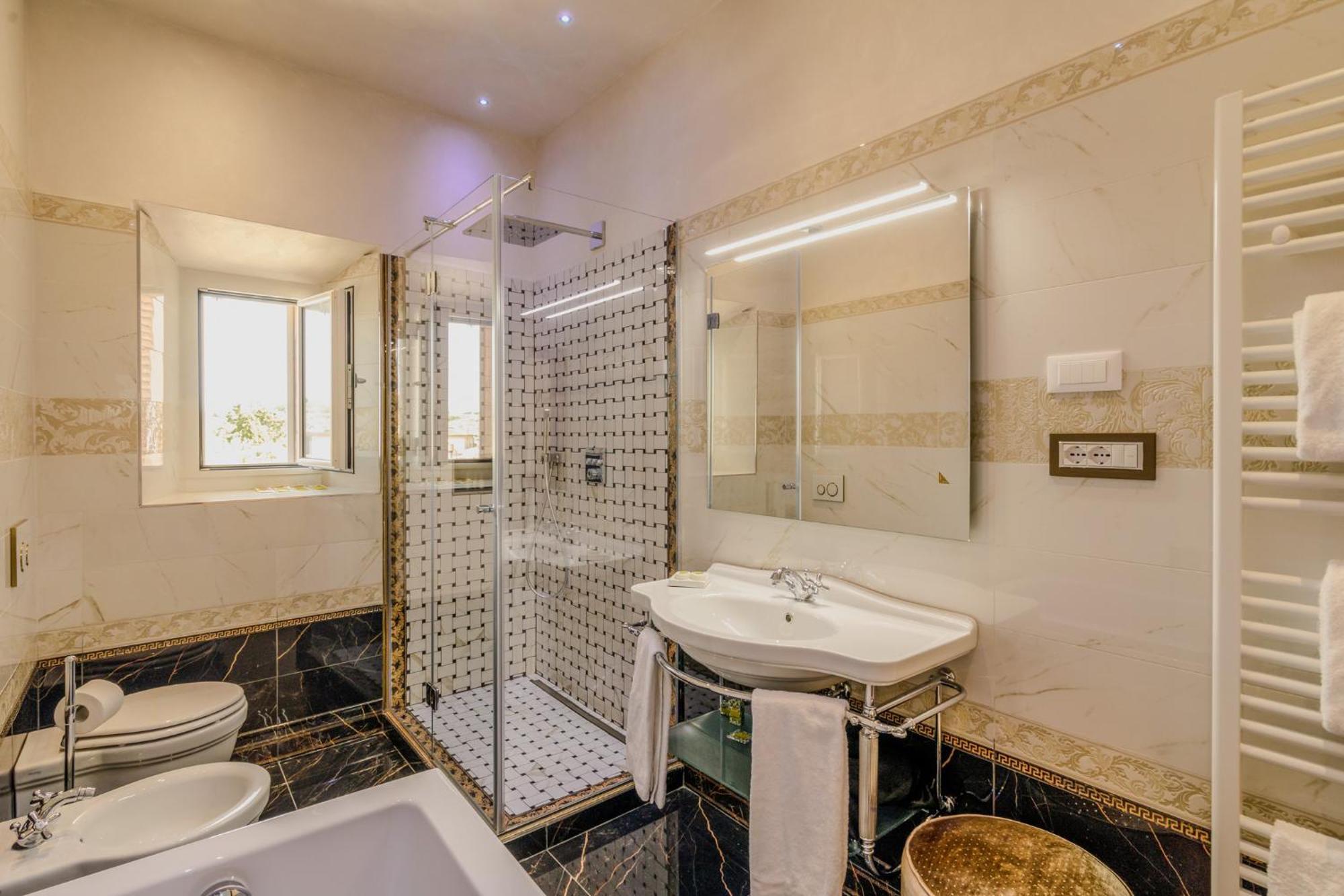Lecchi Wellness Hotel 4*