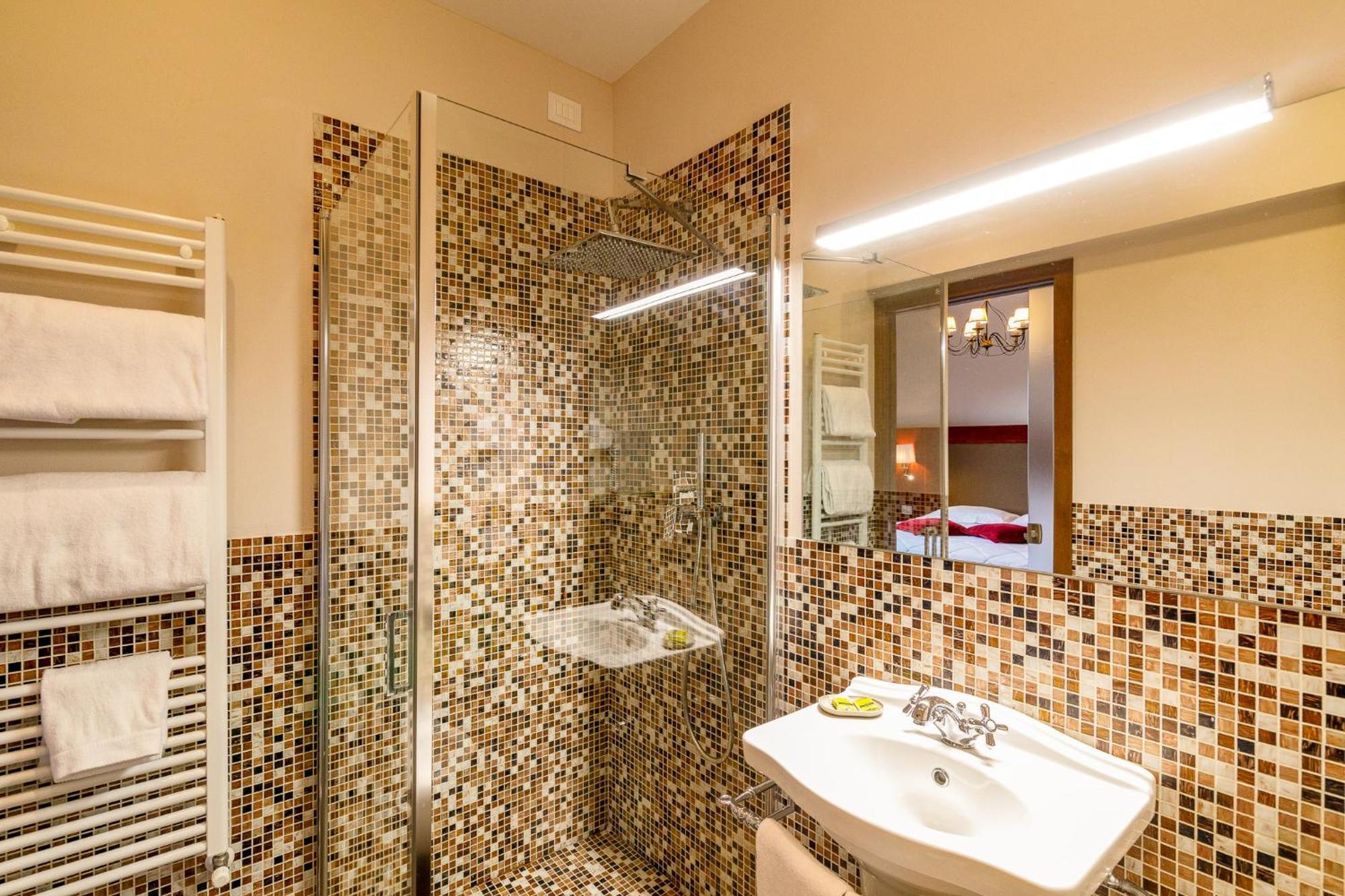 Lecchi Wellness Hotel 4*